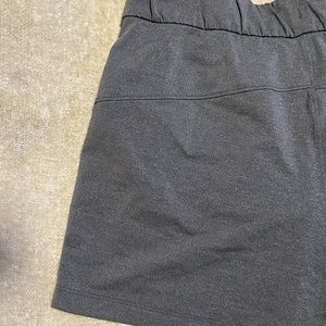 Lululemon On the Fly shorts size 6/heathered grey